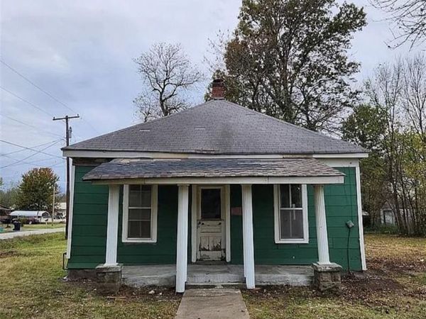 939 S Wyandotte Avenue, Baxter Springs, KS 66713