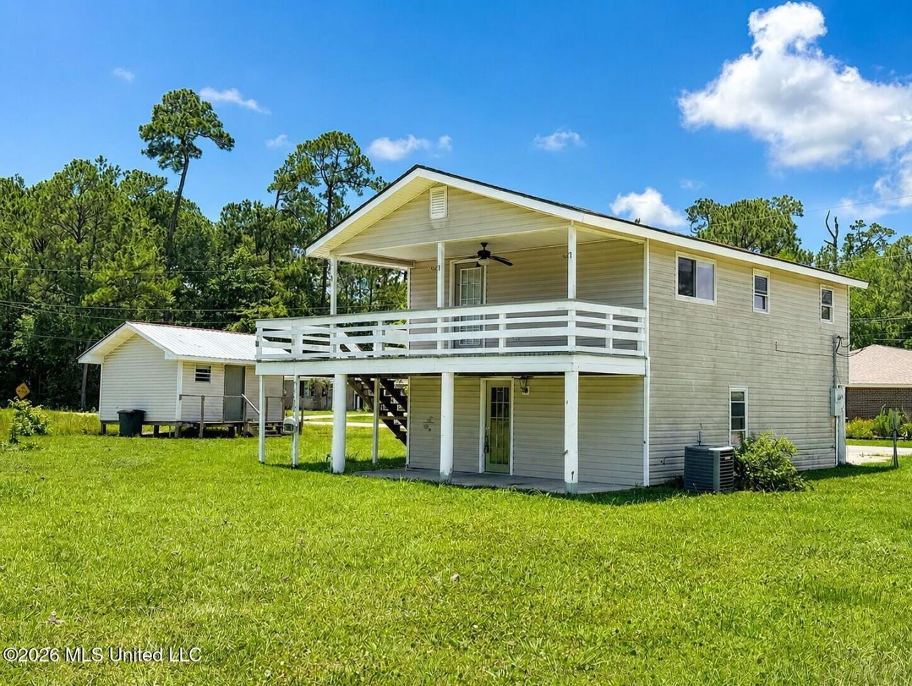 924 Washington Street, Waveland, MS 39576 Main Photo
