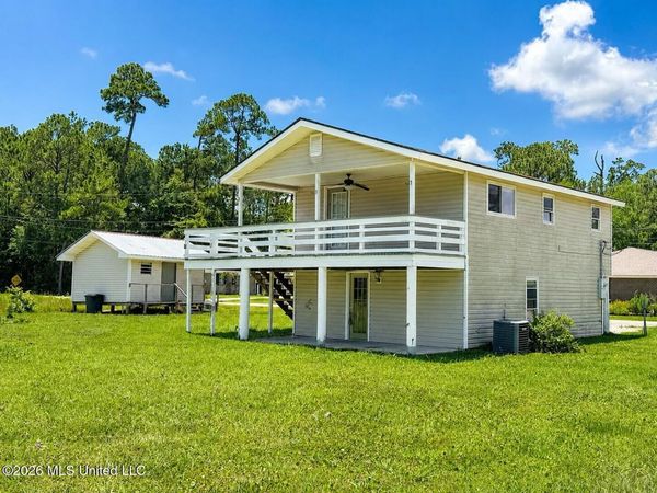 924 Washington Street, Waveland, MS 39576