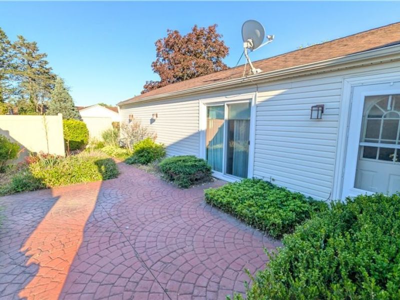 4842 Red Pine Way, North Ridgeville, OH 44039 Photo 2