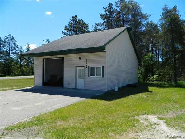 10376 N Roscommon Road, Roscommon Vlg, MI 48653