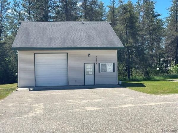 10376 N Roscommon Road, Roscommon Vlg, MI 48653