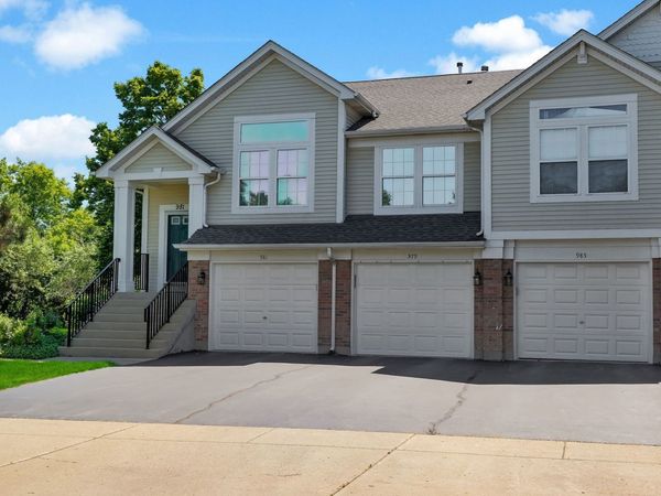 979 Huntington Drive, Unit 979, Elk Grove Village, IL 60007