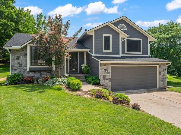 4208 NW Jonathan Court, Blue Springs, MO 64015