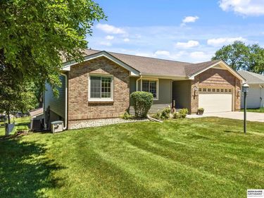 804 Beaver Lake Boulevard, Plattsmouth, NE 68048