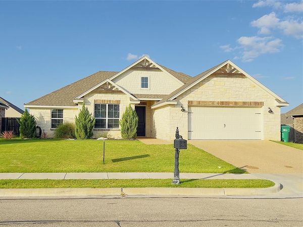 395 Cavitt Court , Robinson, TX 76706