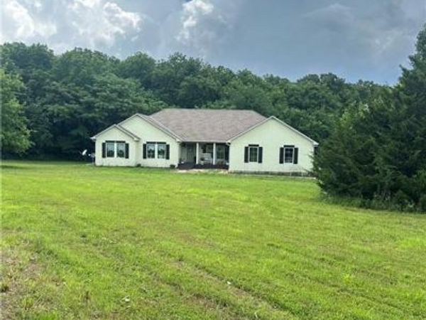 34664 Spring Valley Road, Paola, KS 66071