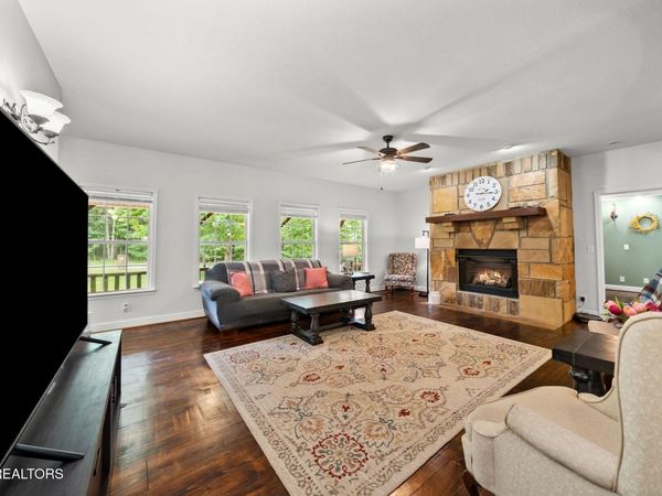 1035 Gray Eagle Drive , Crossville, TN 38572