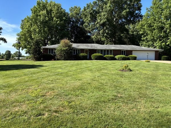 12365 E Lakeview Road , Mt Vernon, IL 62864