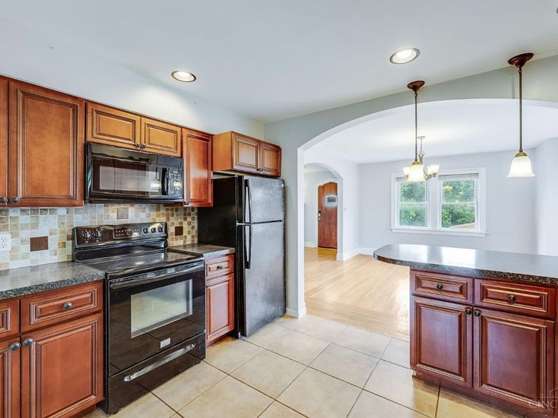 437 Samoht Ridge Road, Delhi Twp, OH 45238 Photo 10