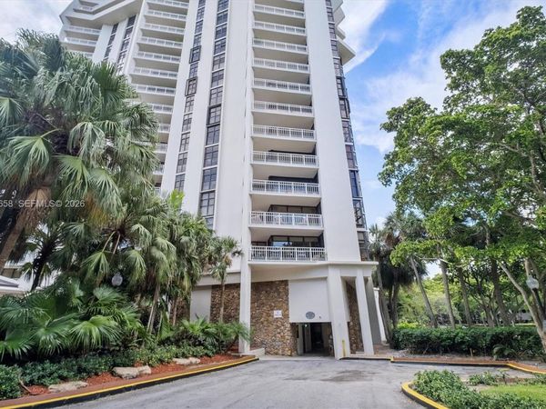 1000 Quayside Ter , Unit 411, Miami, FL 33138
