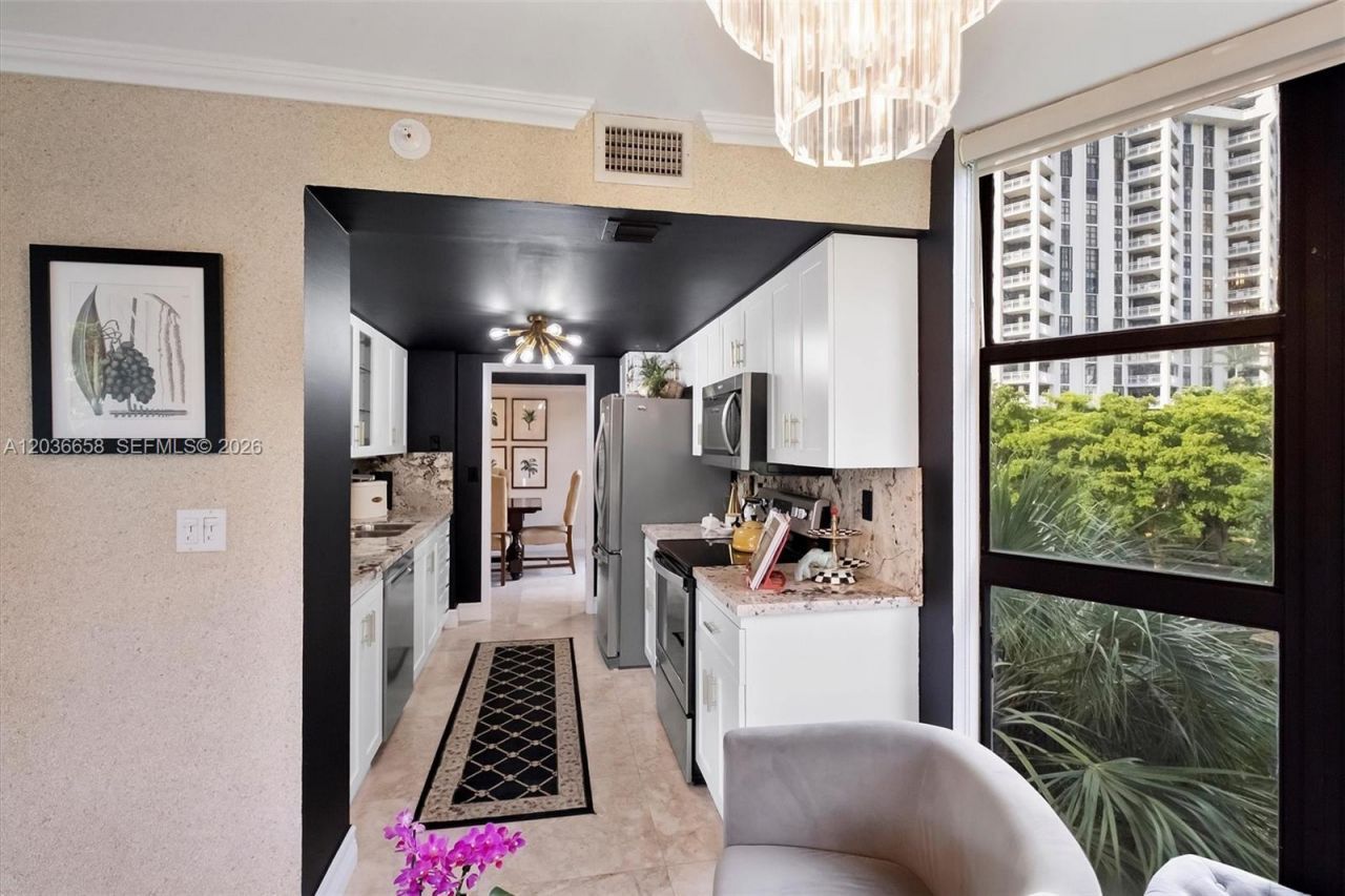 1000 Quayside Ter, Unit 411, Miami, FL 33138 Photo