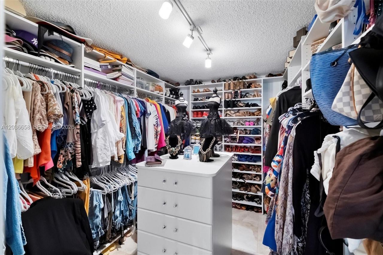 1000 Quayside Ter, Unit 411, Miami, FL 33138 Photo