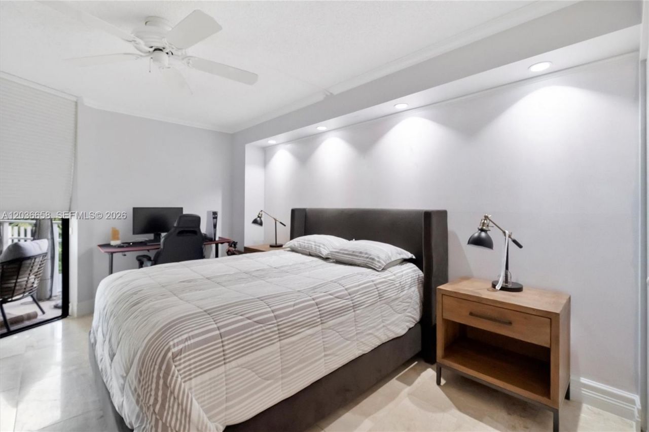 1000 Quayside Ter, Unit 411, Miami, FL 33138 Photo