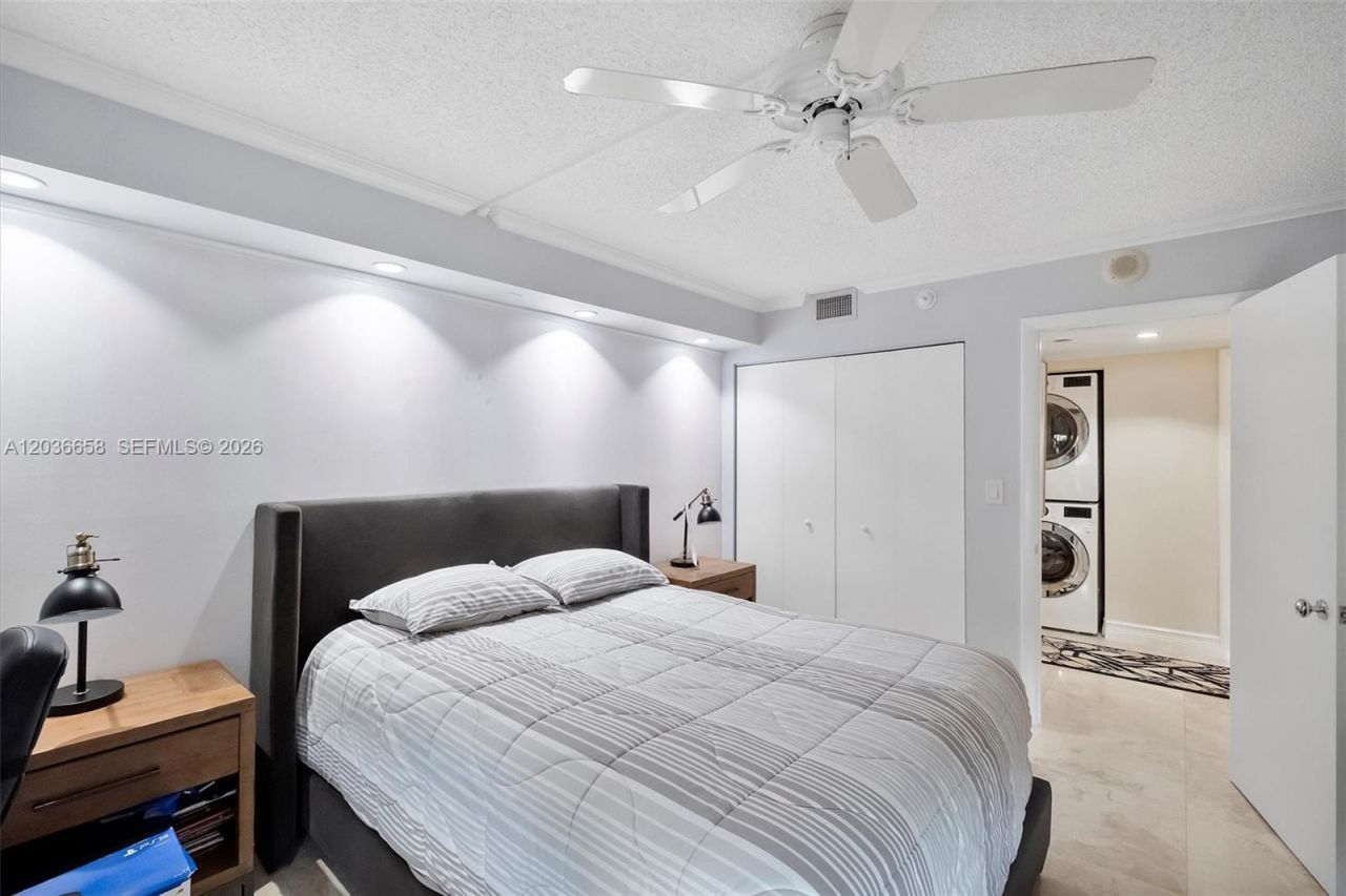 1000 Quayside Ter, Unit 411, Miami, FL 33138 Photo