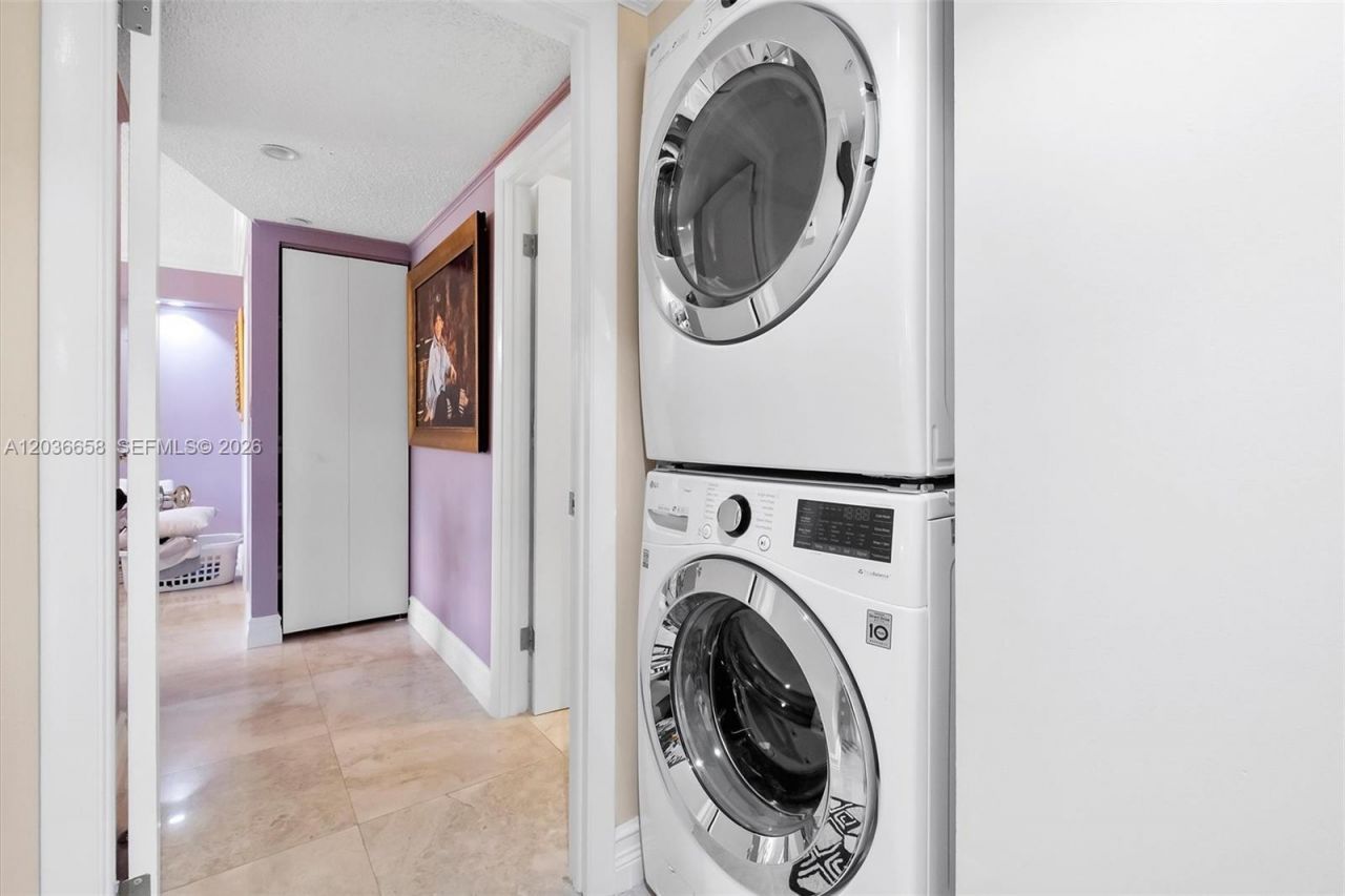 1000 Quayside Ter, Unit 411, Miami, FL 33138 Photo