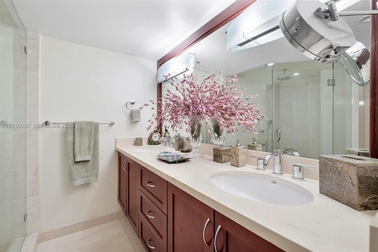 1000 Quayside Ter, Unit 411, Miami, FL 33138 Photo