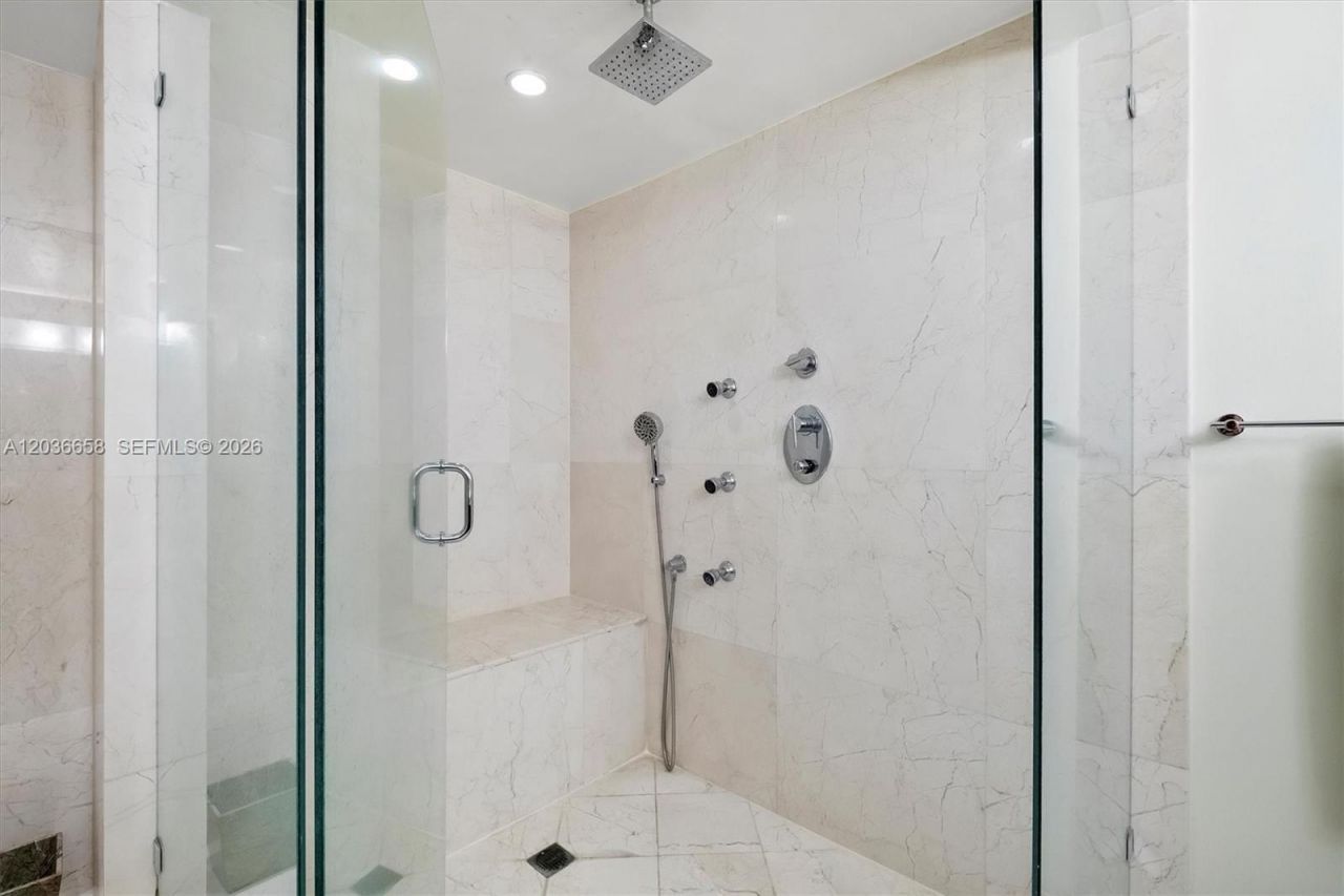 1000 Quayside Ter, Unit 411, Miami, FL 33138 Photo