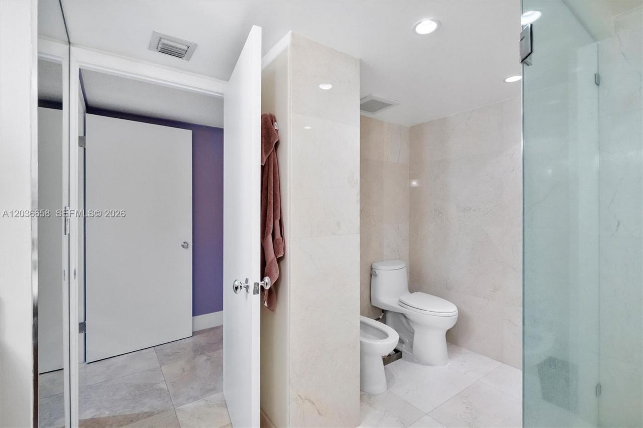 1000 Quayside Ter, Unit 411, Miami, FL 33138 Photo