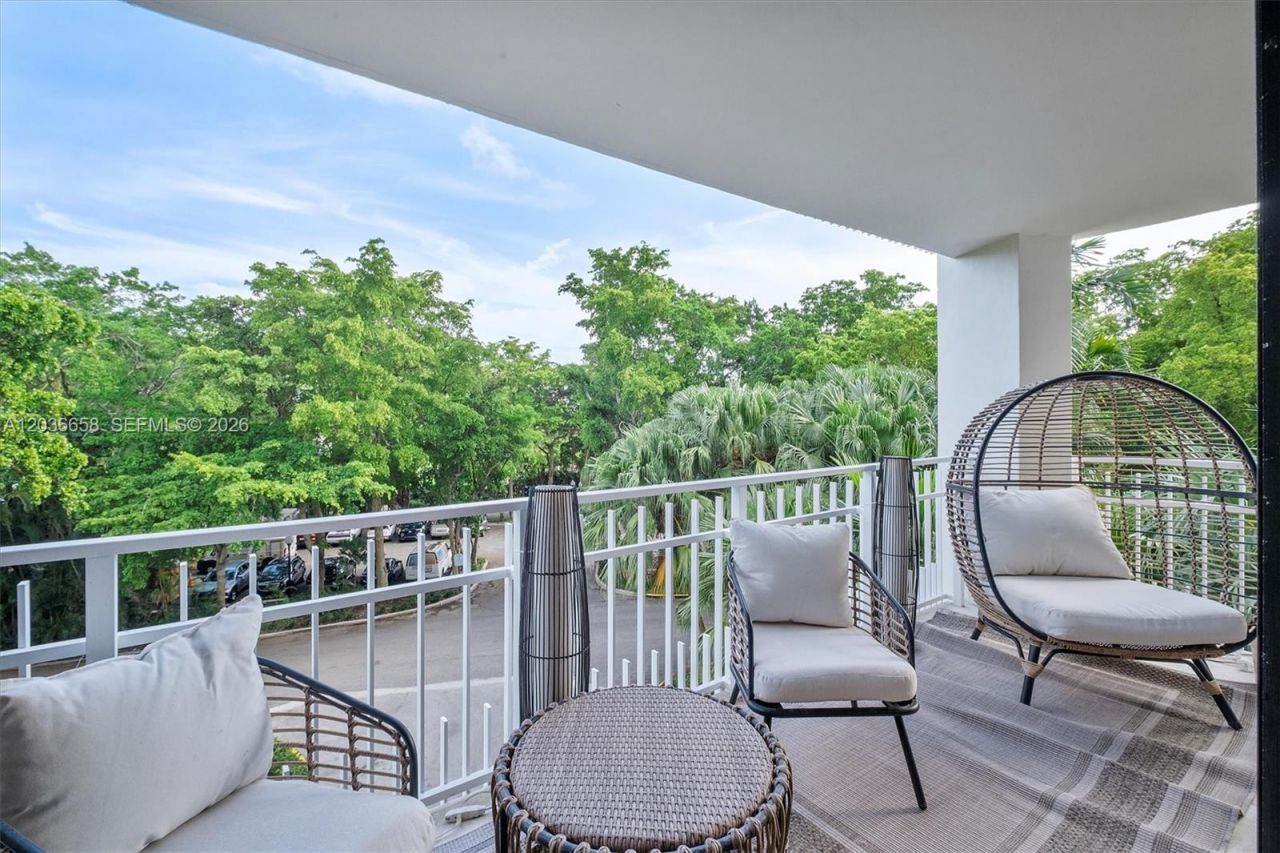 1000 Quayside Ter, Unit 411, Miami, FL 33138 Photo