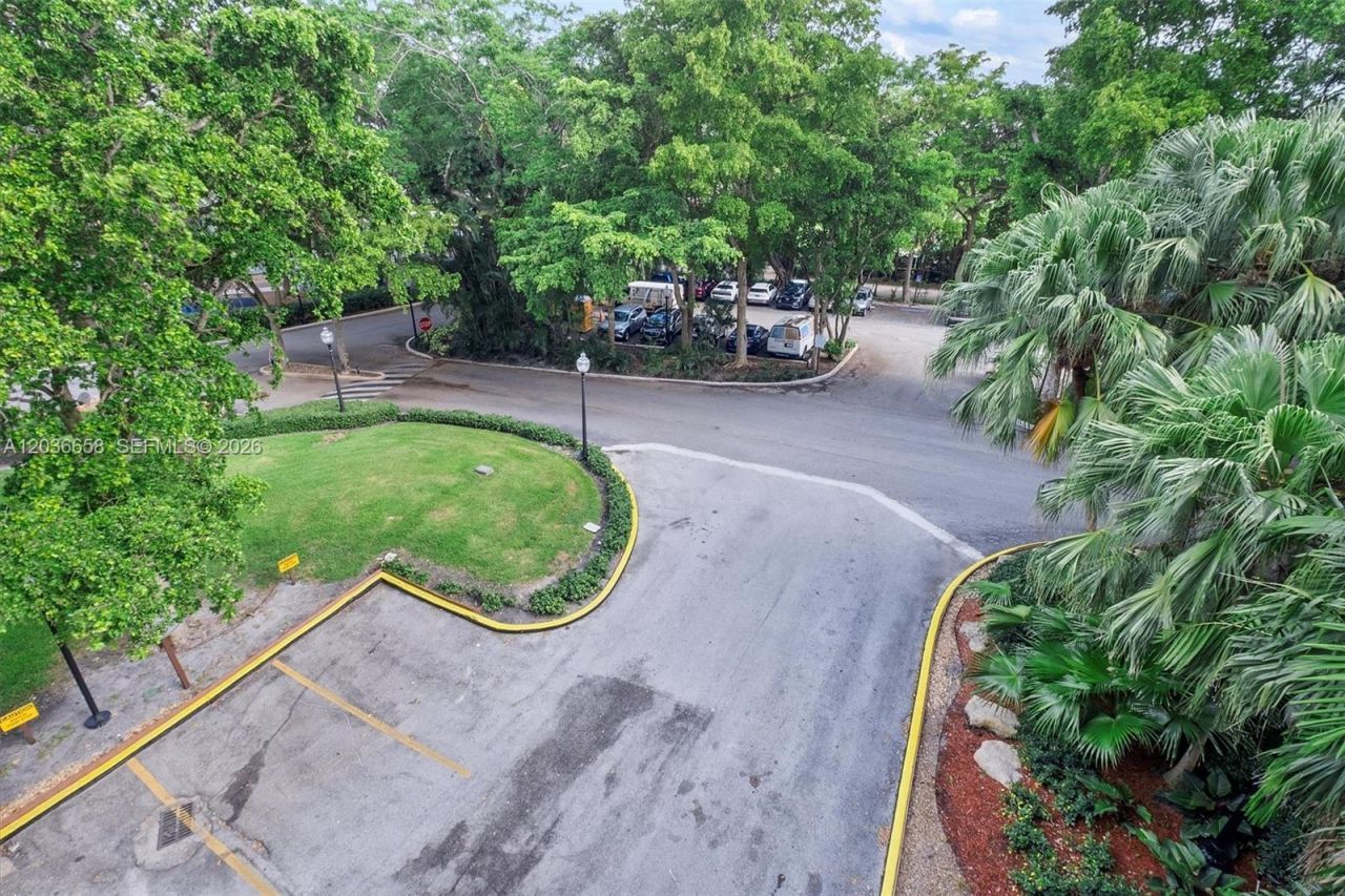 1000 Quayside Ter, Unit 411, Miami, FL 33138 Photo