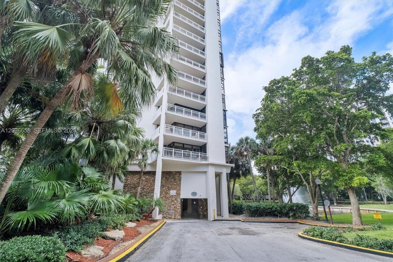 1000 Quayside Ter, Unit 411, Miami, FL 33138 Photo