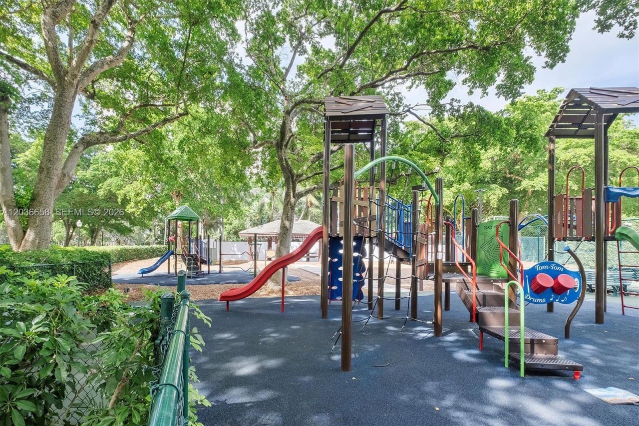 1000 Quayside Ter, Unit 411, Miami, FL 33138 Photo