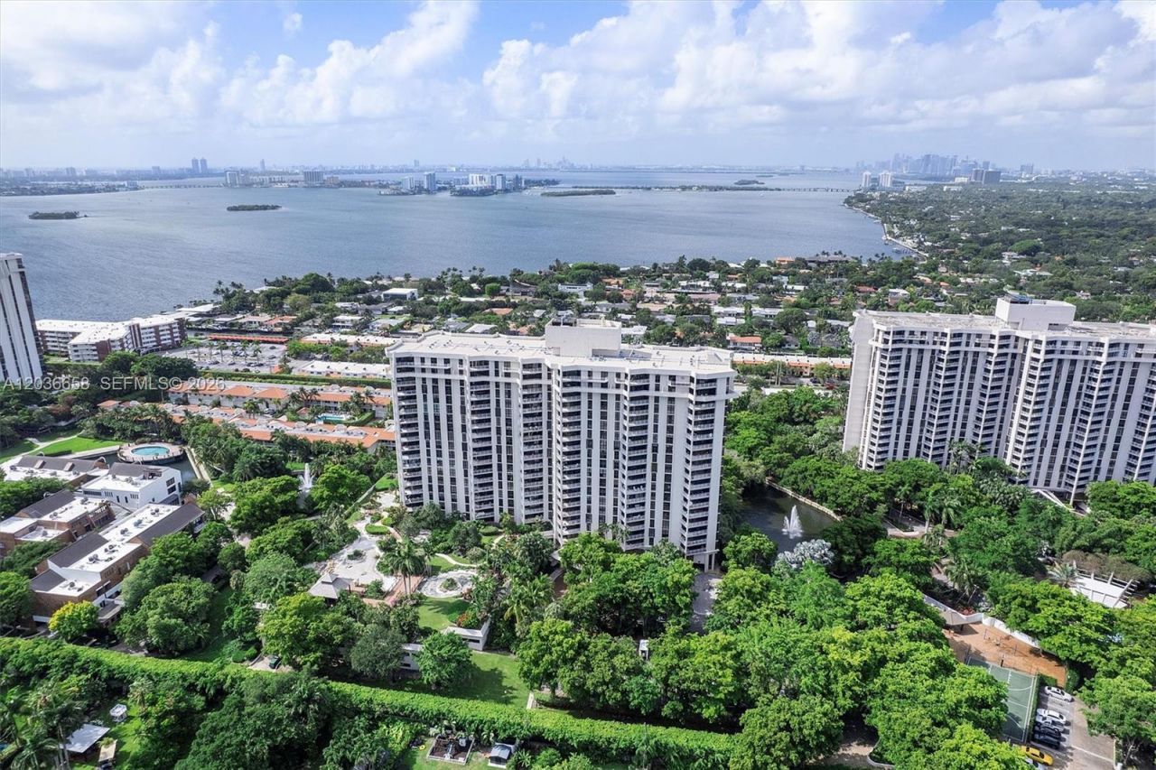 1000 Quayside Ter, Unit 411, Miami, FL 33138 Photo
