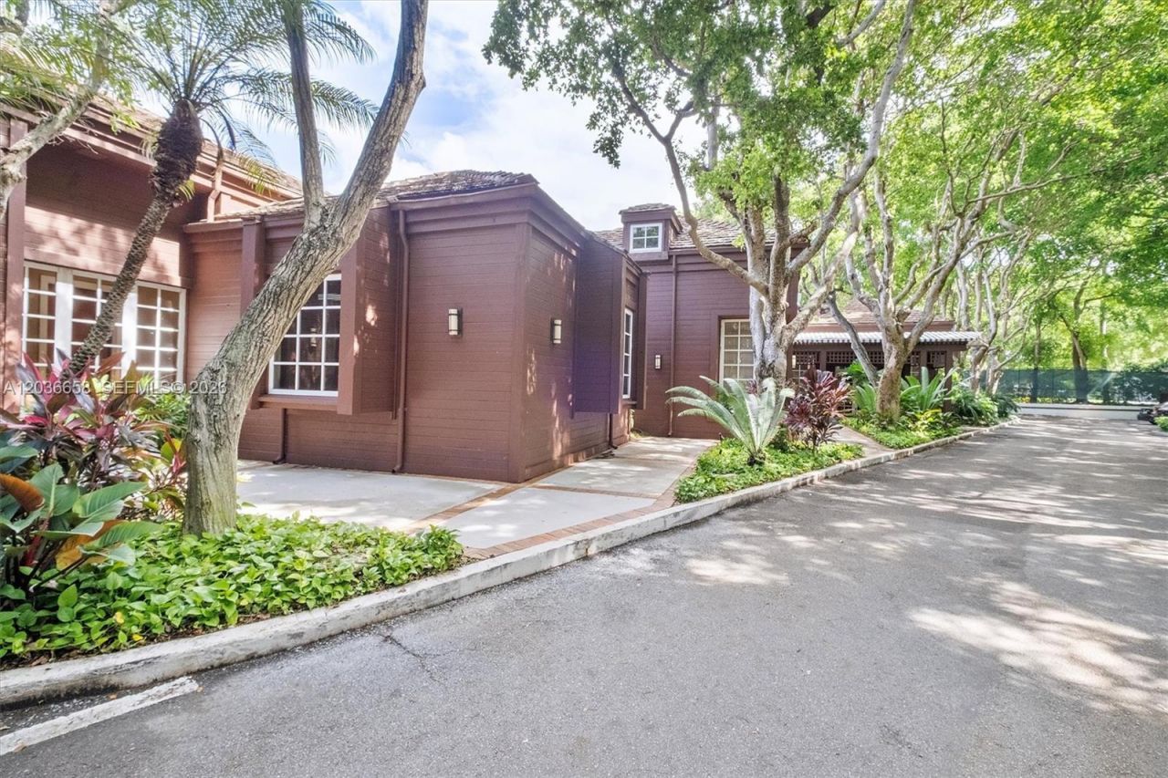 1000 Quayside Ter, Unit 411, Miami, FL 33138 Photo