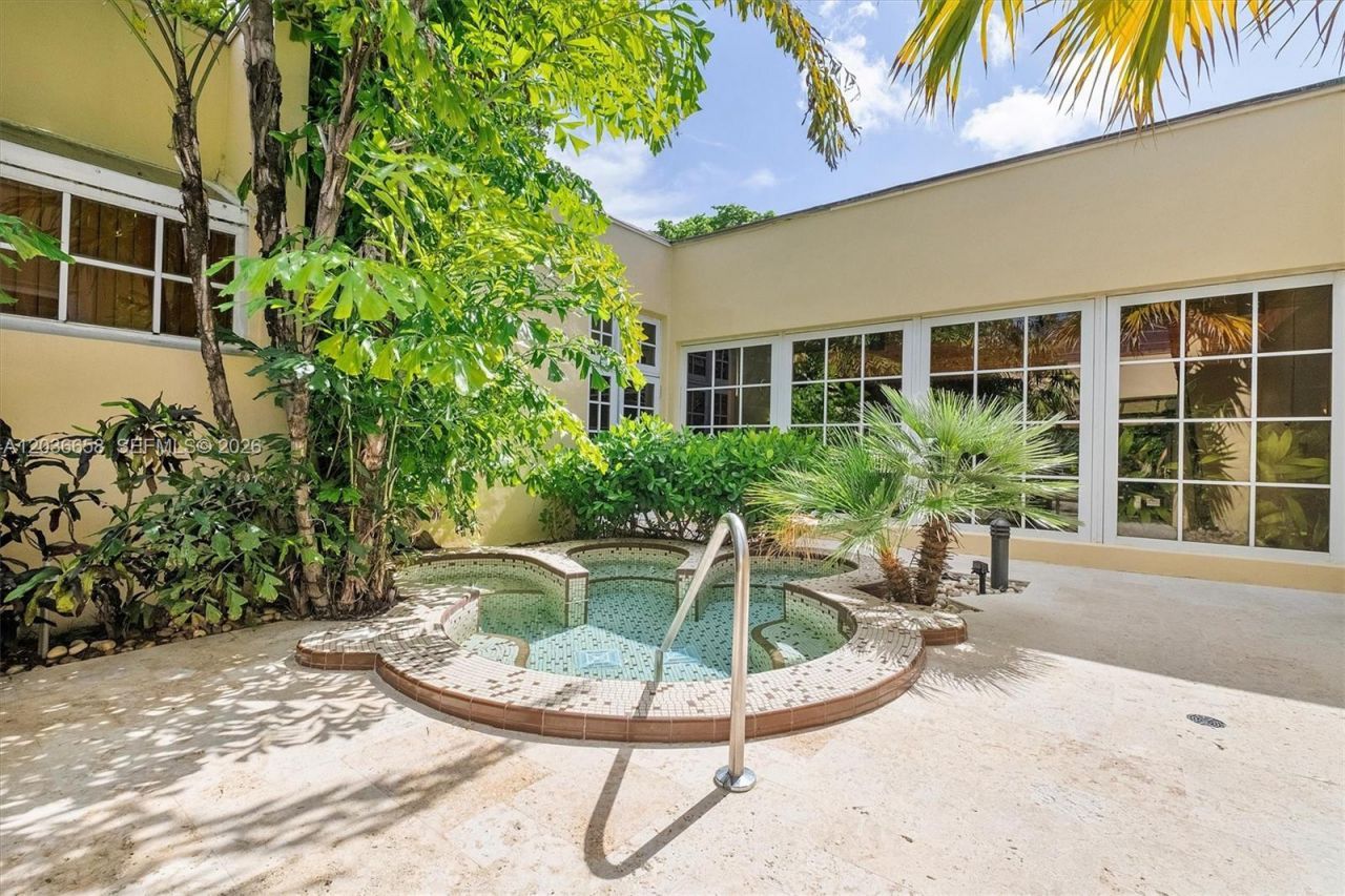 1000 Quayside Ter, Unit 411, Miami, FL 33138 Photo