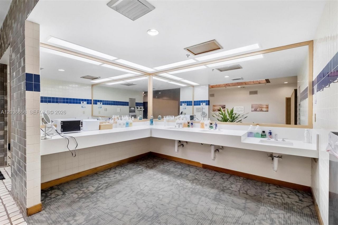 1000 Quayside Ter, Unit 411, Miami, FL 33138 Photo