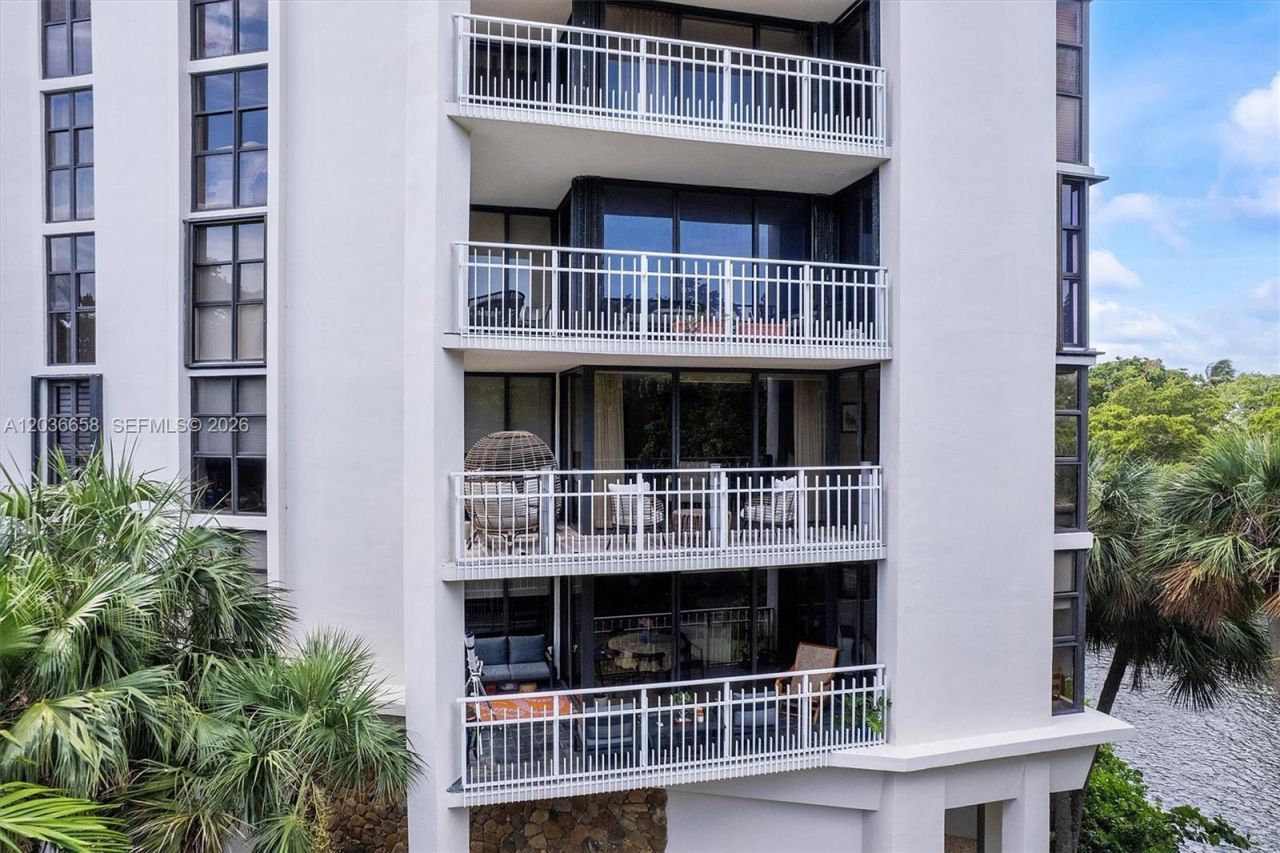 1000 Quayside Ter, Unit 411, Miami, FL 33138 Photo