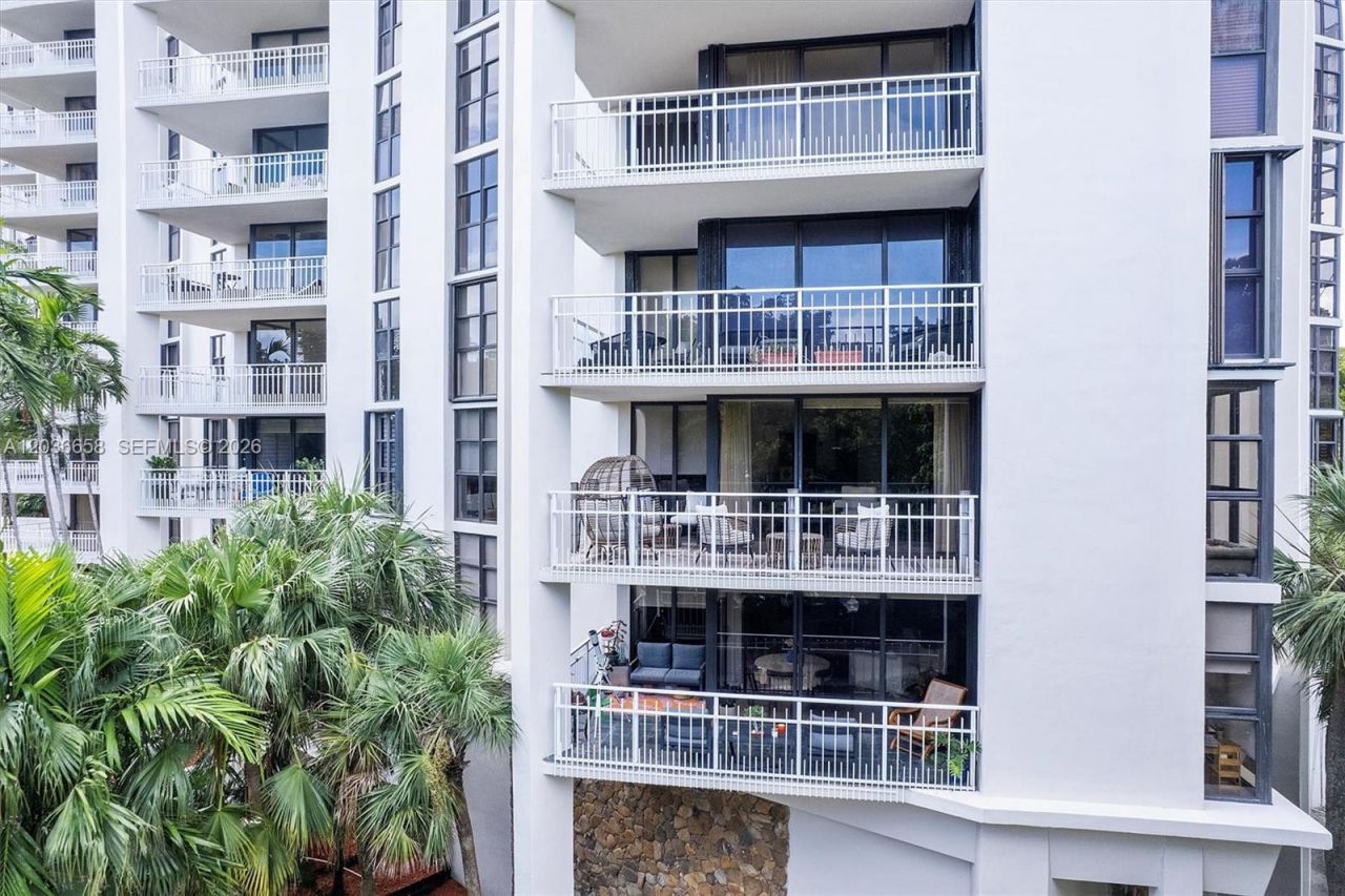 1000 Quayside Ter, Unit 411, Miami, FL 33138 Photo