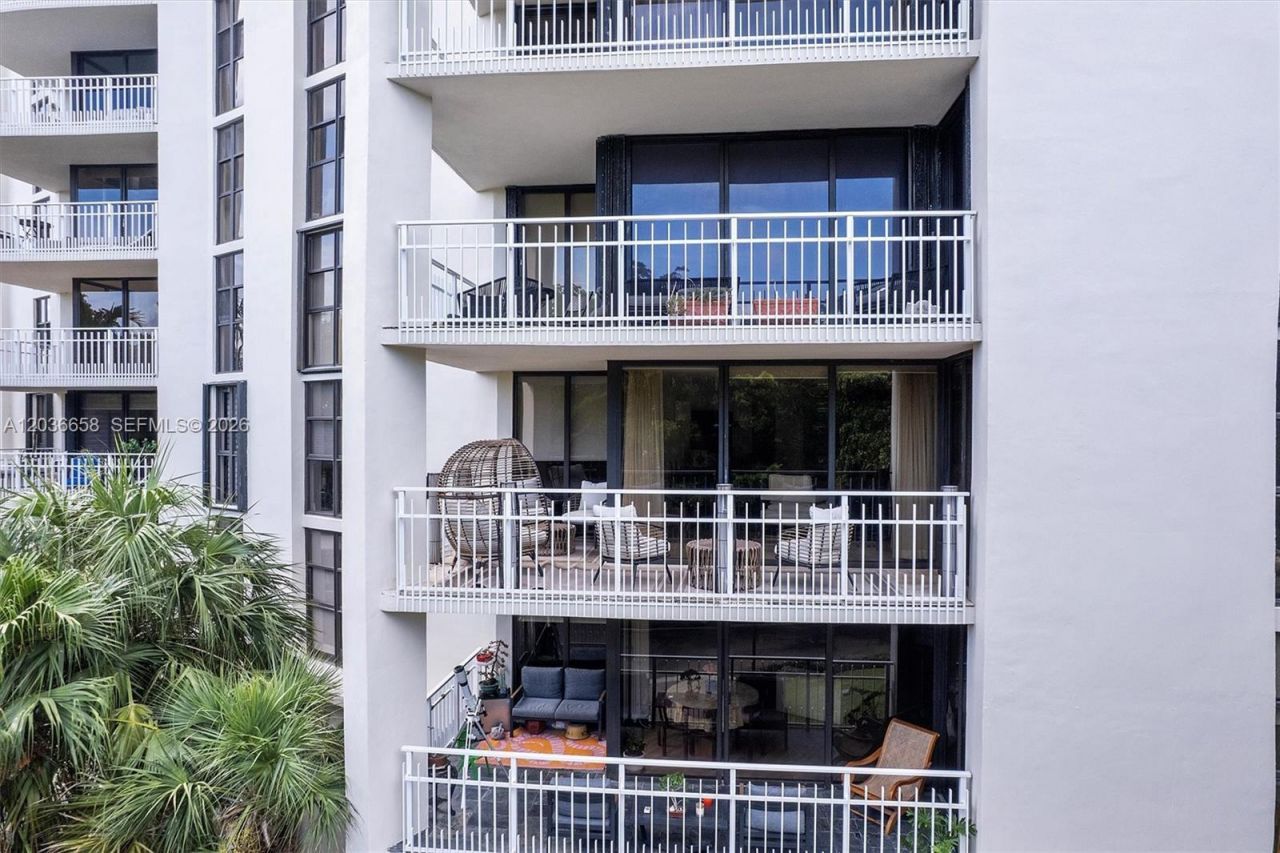 1000 Quayside Ter, Unit 411, Miami, FL 33138 Photo