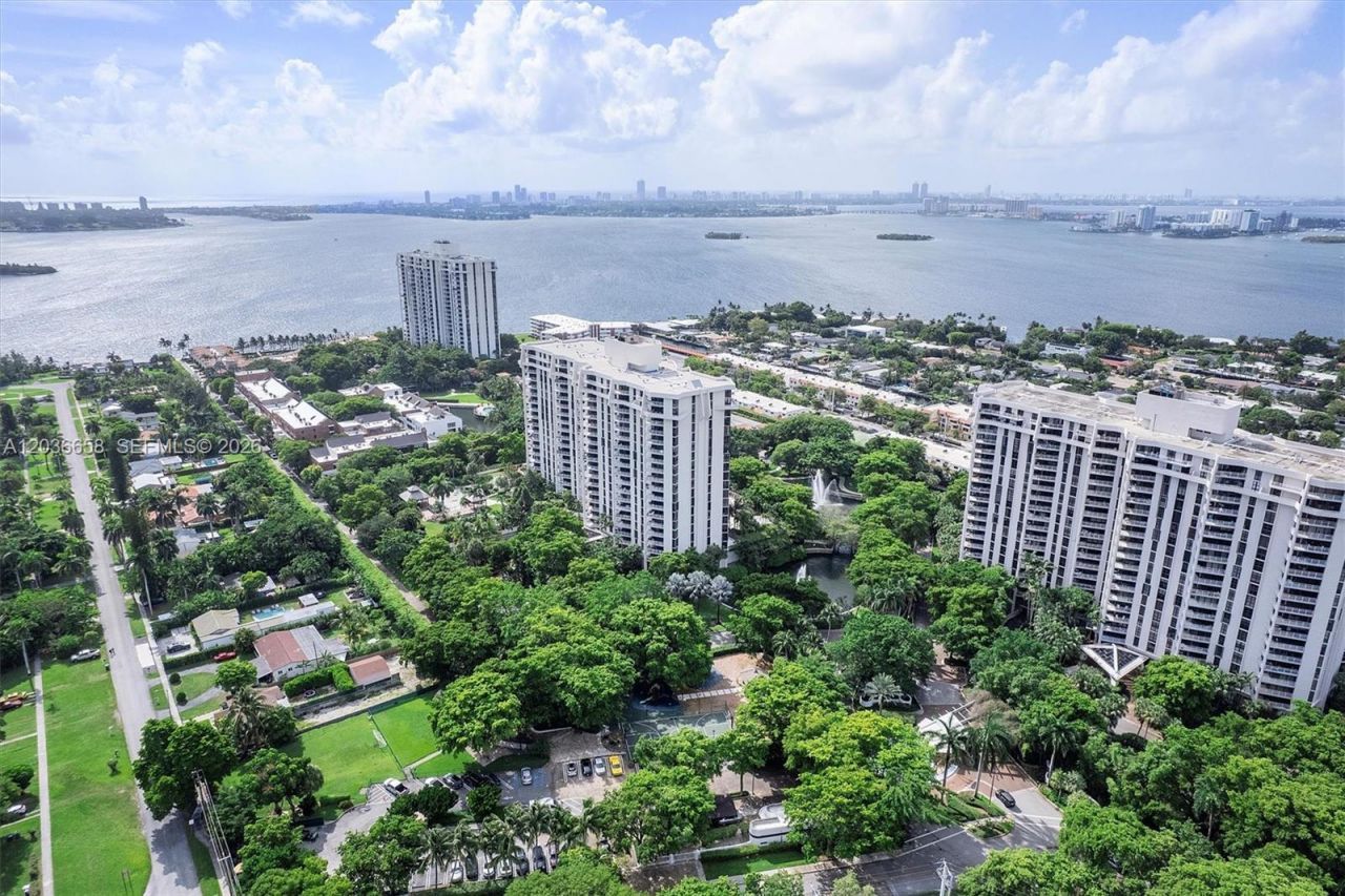 1000 Quayside Ter, Unit 411, Miami, FL 33138 Photo