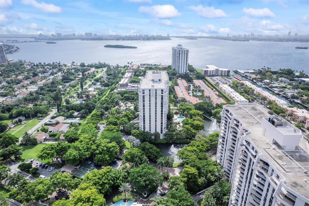 1000 Quayside Ter, Unit 411, Miami, FL 33138 Photo