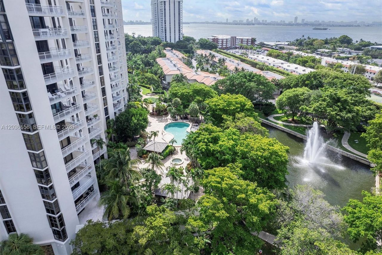 1000 Quayside Ter, Unit 411, Miami, FL 33138 Photo