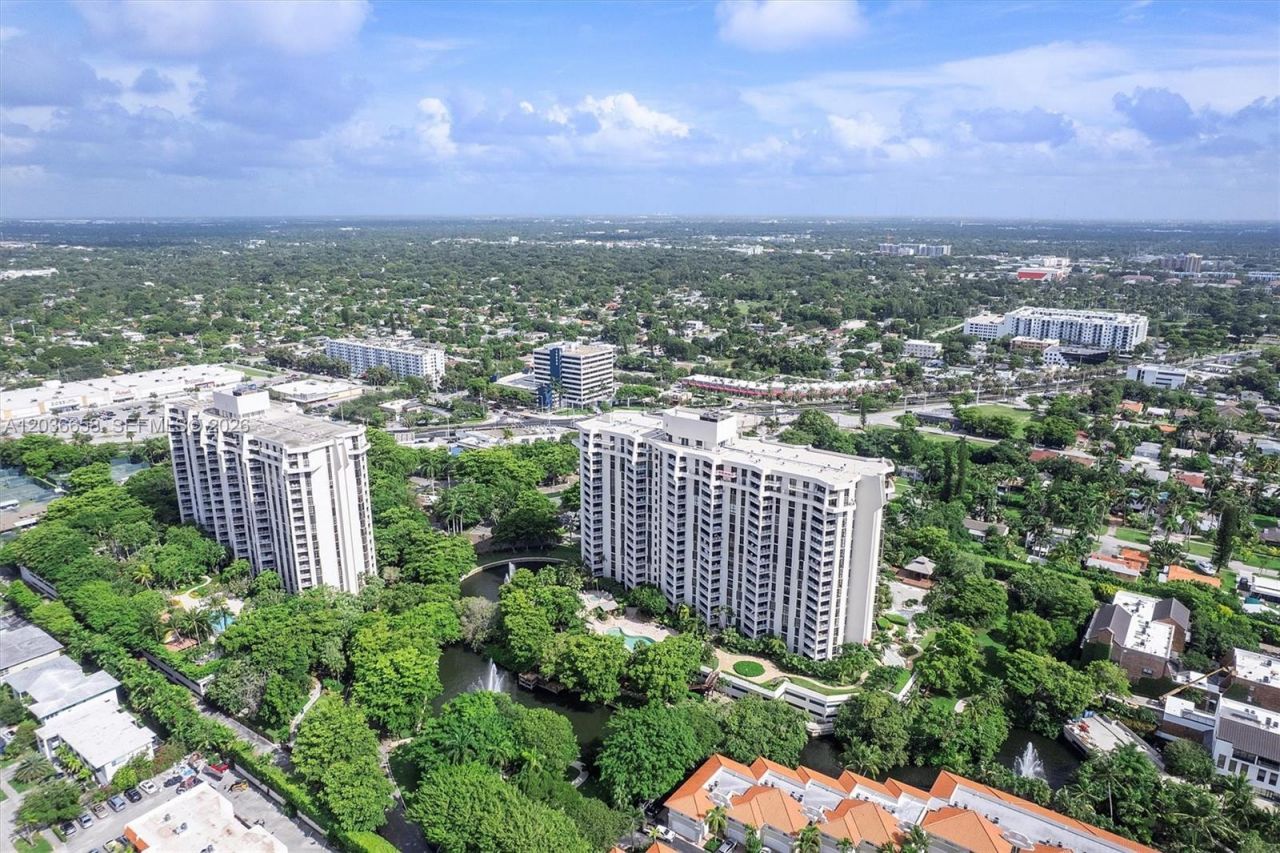 1000 Quayside Ter, Unit 411, Miami, FL 33138 Photo