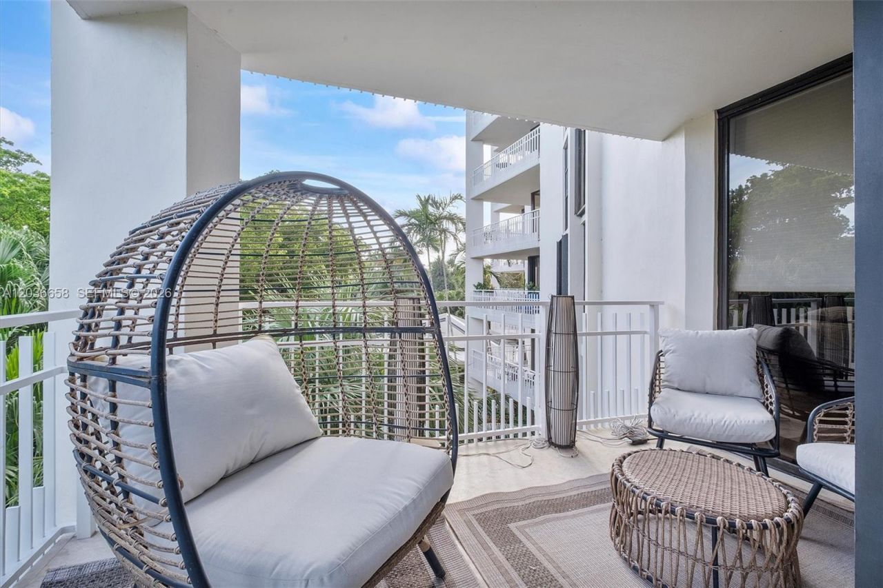 1000 Quayside Ter, Unit 411, Miami, FL 33138 Photo