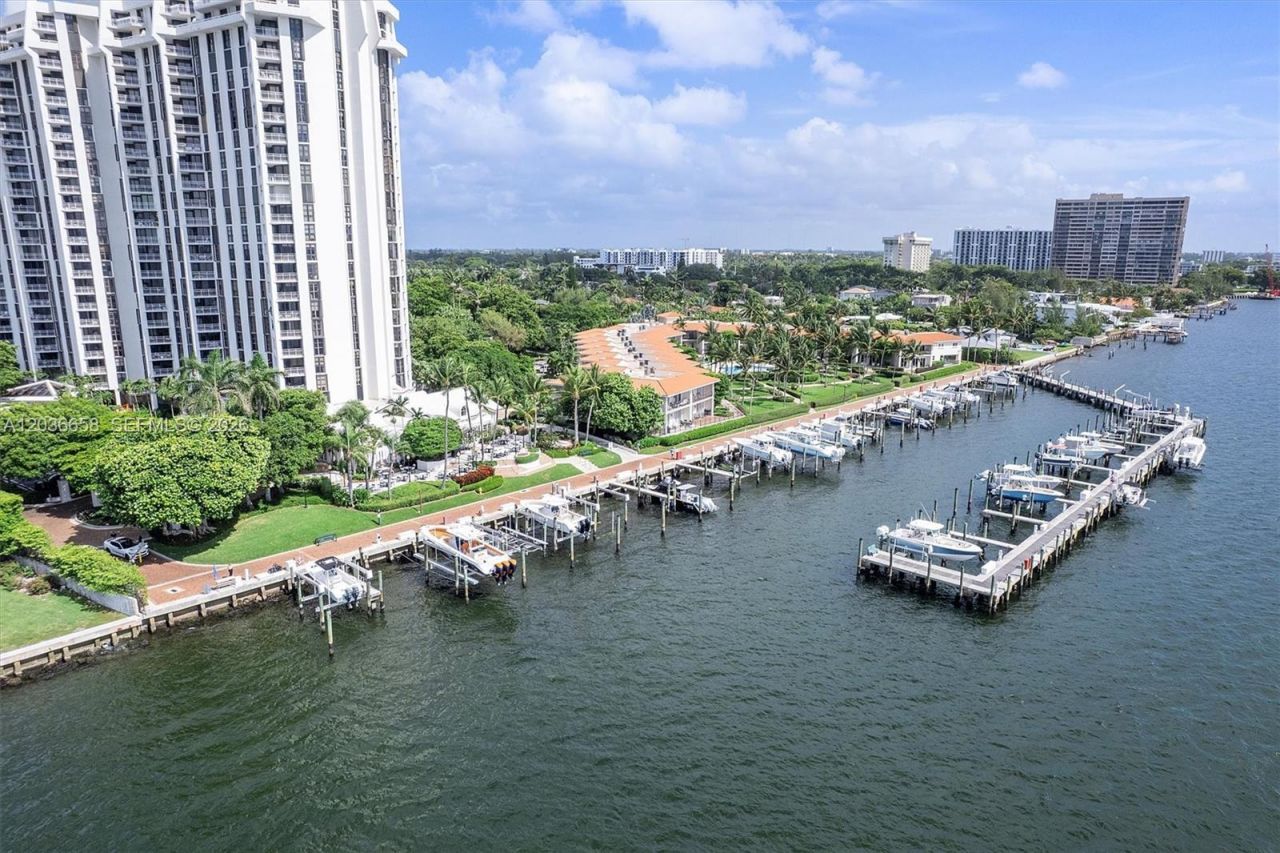 1000 Quayside Ter, Unit 411, Miami, FL 33138 Photo