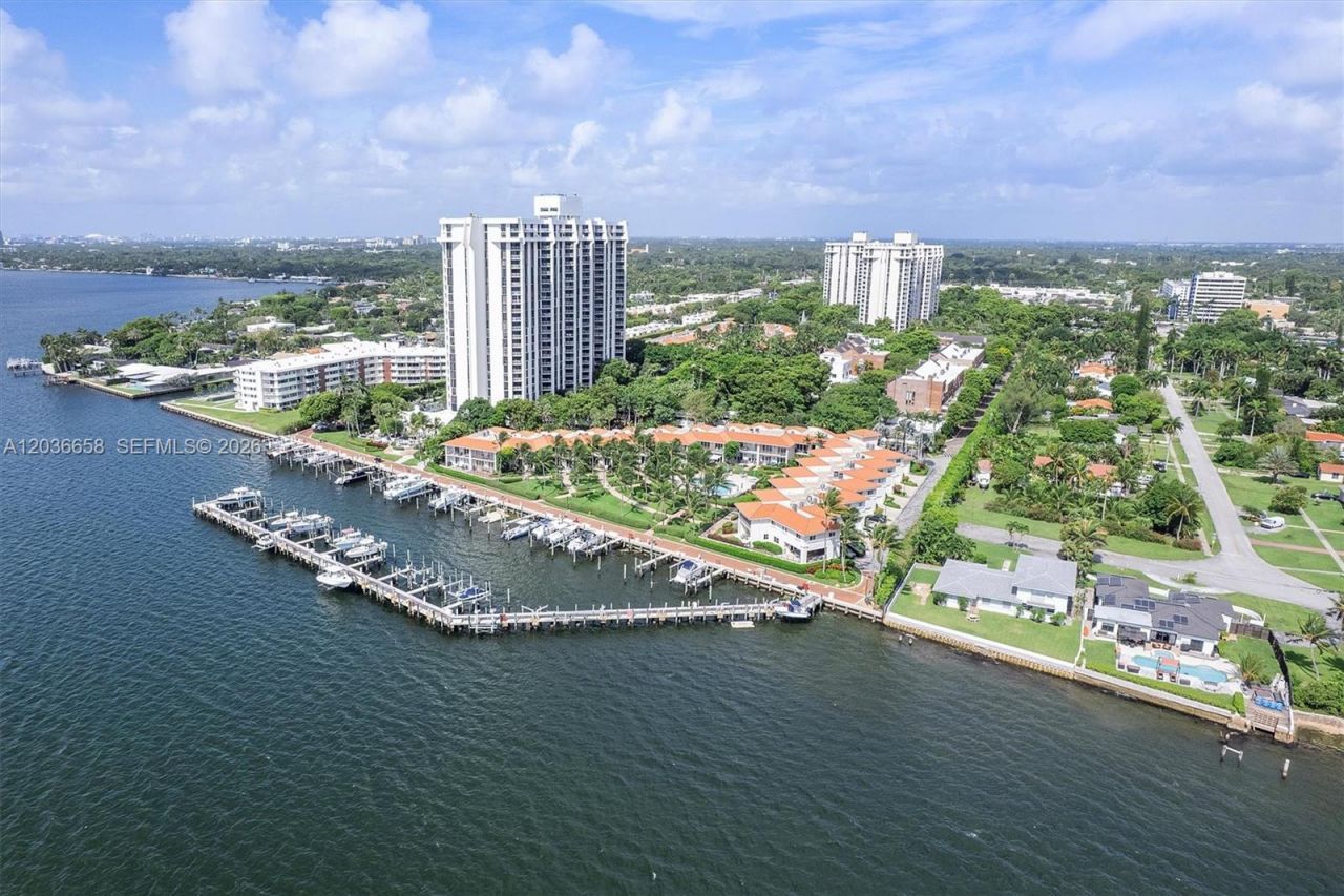 1000 Quayside Ter, Unit 411, Miami, FL 33138 Photo