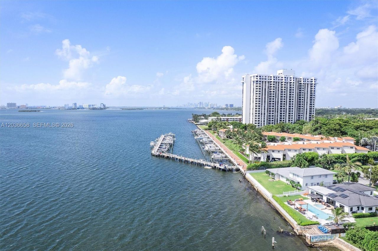 1000 Quayside Ter, Unit 411, Miami, FL 33138 Photo