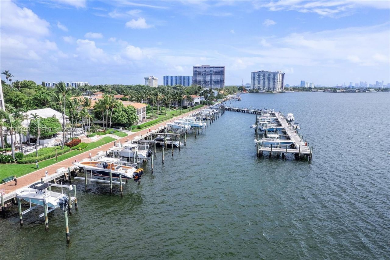 1000 Quayside Ter, Unit 411, Miami, FL 33138 Photo