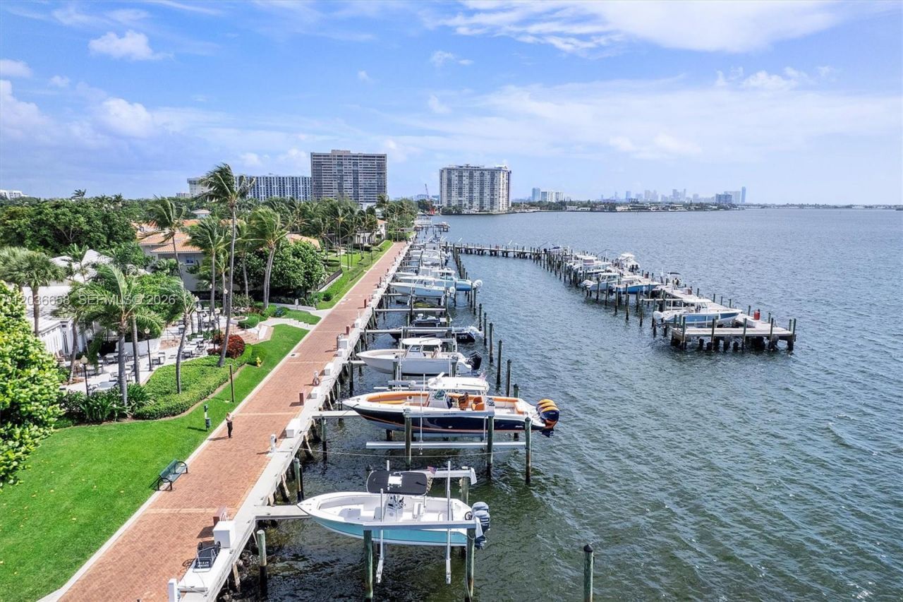 1000 Quayside Ter, Unit 411, Miami, FL 33138 Photo