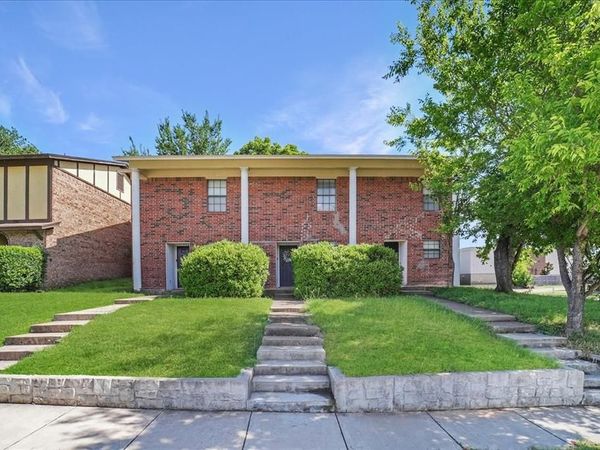 930 Southmoor Drive , Arlington, TX 76010