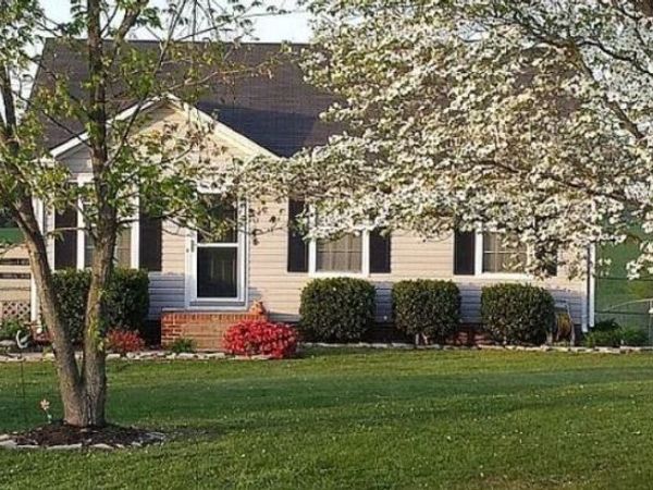 2046 Carneal Road , Oak Grove, KY 42262