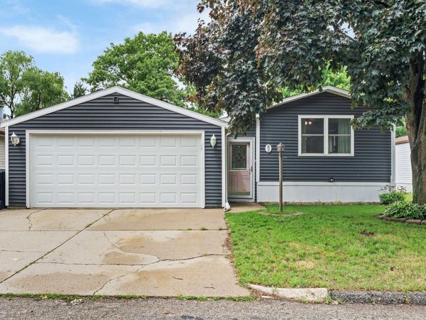 82 Falling Creek Cir, Janesville, WI 53548
