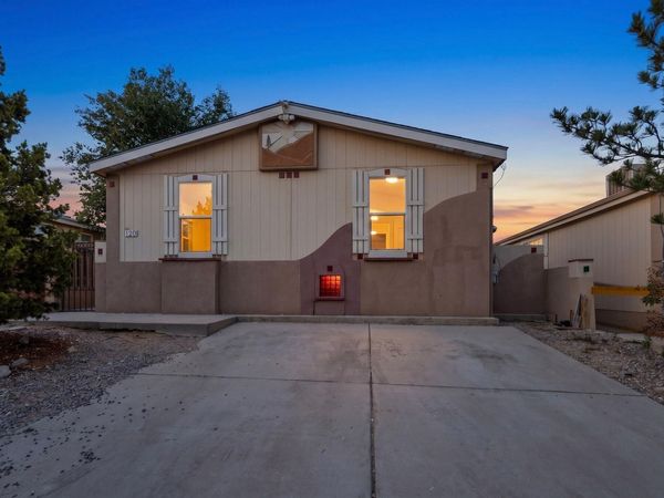 120 Westcourt Place NW, Albuquerque, NM 87105