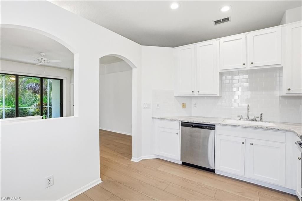 7550 Meadow Lakes Dr, Unit 4701, Naples, FL 34104 Photo