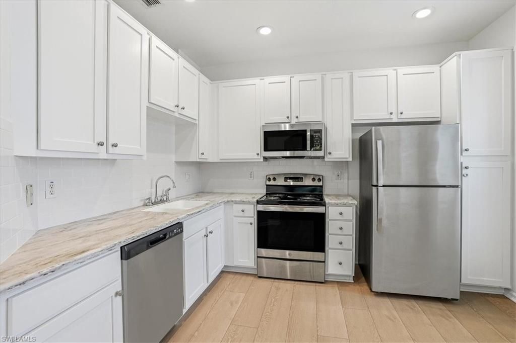 7550 Meadow Lakes Dr, Unit 4701, Naples, FL 34104 Photo